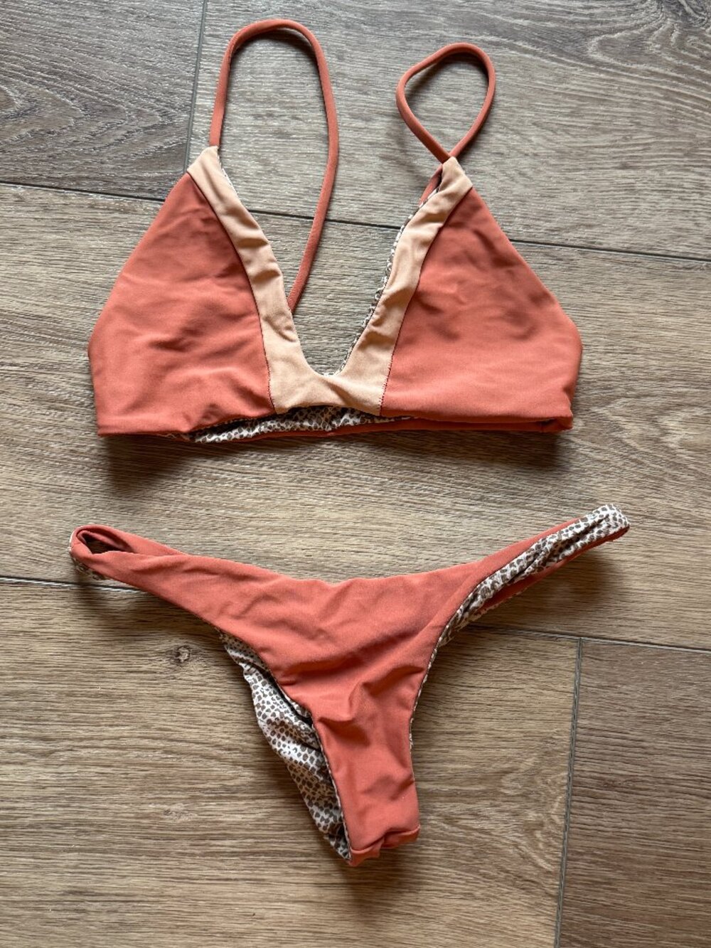 Acacia Pupukea Top/Axel Bottom